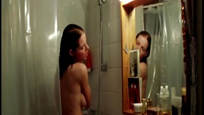 Герман охин Беттина нь Hannover галзуугийн угаалгын өрөөнд